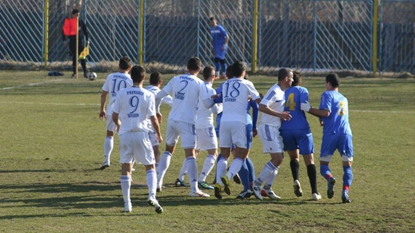 Amical cu Vâlcea înaintea unui nou cantonament la Kladovo!** Echipa lui Gane nu mai merge în Grecia