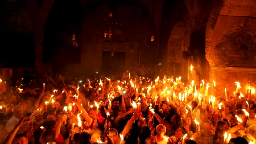 Cum vor putea credincioșii să ia Lumină de Paște: „Nu este exclus ca oamenii să poate veni la biserică”