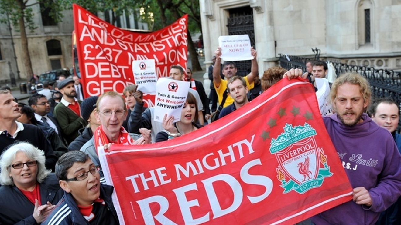 "Pentru tine, tată!" Moment de neuitat în Anglia! Gestul incredibil făcut de un fan al lui Liverpool a uimit pe toată lumea | VIDEO