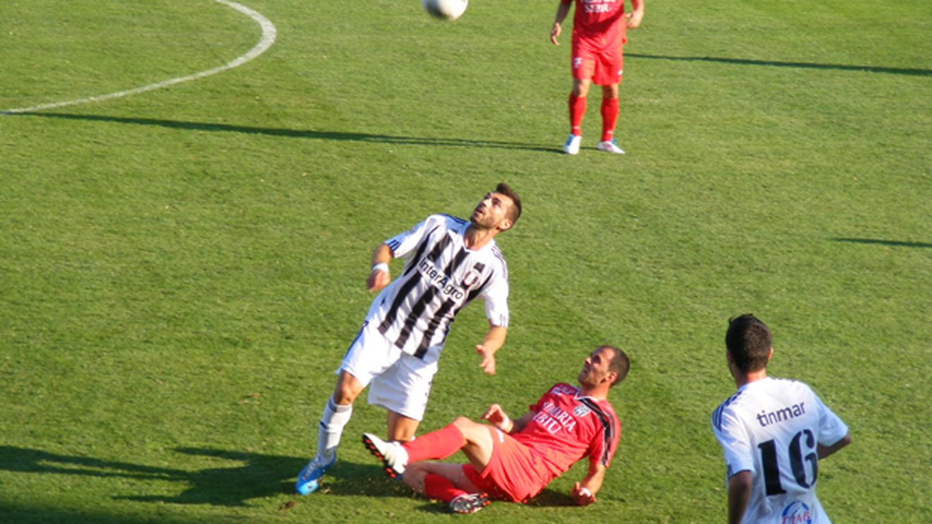 Cutremur la Ploiești!** "Selymes și zece jucători, afară!"