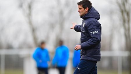 Cristi Chivu a făcut-o românește de la prima conferință. I-a spus-o verde în față lui Dennis Man: „Asta trebuie să faci. Nu e de ajuns”