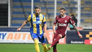 Nemaivăzut! Gest grosolan al fotbalistului de la CFR, care, plin de furie, i-a distrus cu piciorul laptopul unui fotograf