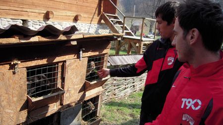 FOTO** Dinamoviștii la Ferma "Trei Stejari"! VEZI ce cadou a primit Andone și ce prieten și-a făcut Vlad Munteanu!