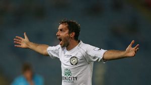 Paraschiv a marcat pentru Luțk!** Buta titular și Neaga rezervă în Metalurg - Volyn 0-2