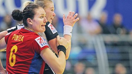 Crina Pintea, amenințată cu suspendarea până la 1 februarie 2016. Tadici: "S-a dat imediat pe mâna unui geambaș de jucătoare". Pivotul naționalei, în atenția HCM Baia Mare

