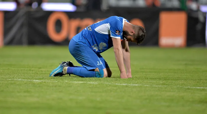 Probleme mari pentru fotbaliștii ieșeni înainte și după meciul cu Dinamo. Doi titulari au vomitat în drum spre stadion, iar Qaka a cerut schimbare după ce i s-a făcut rău pe teren. Alți șapte jucători și membri ai staffului au 