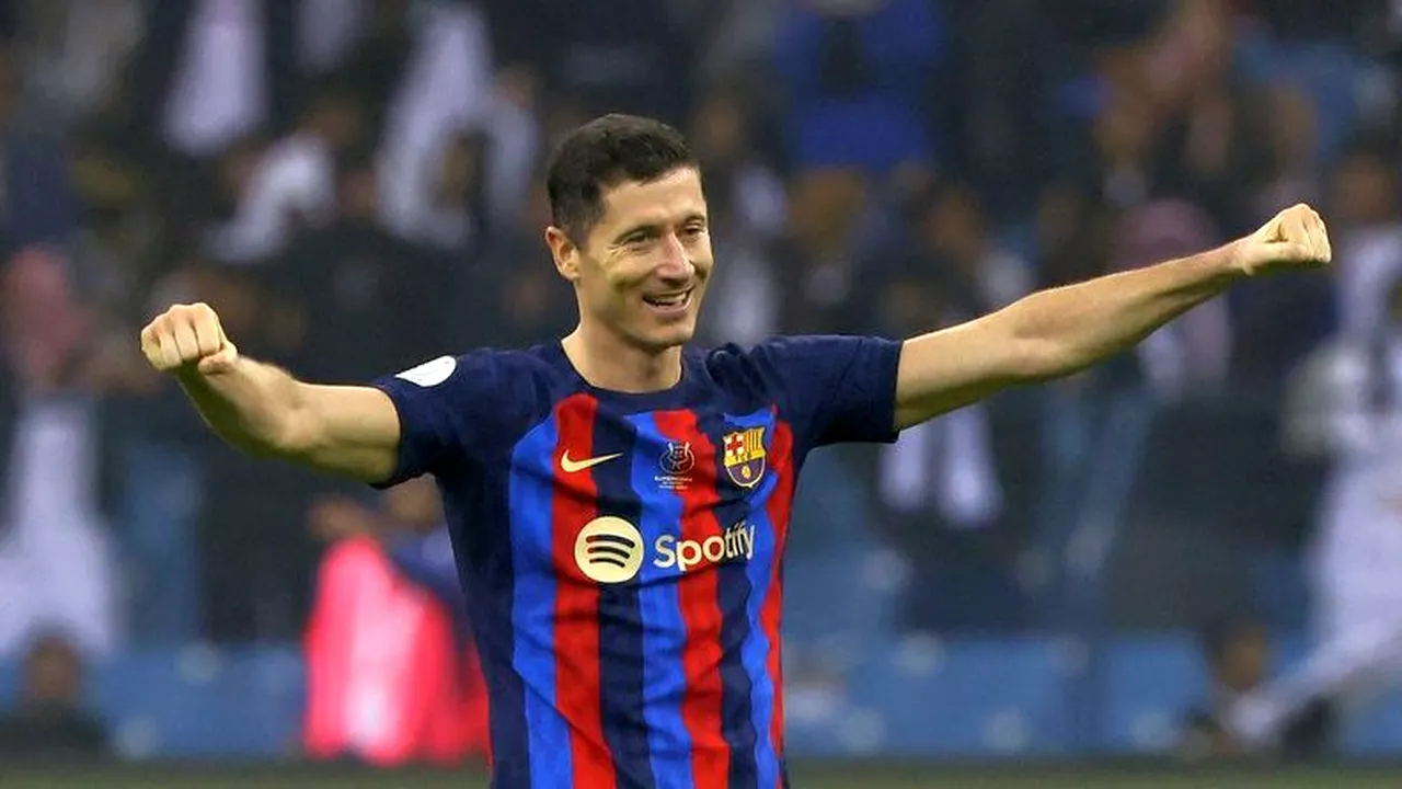 Care a fost primul lucru pe care l-a făcut Robert Lewandowski după ce a demolat-o pe Real Madrid în finala Supercupei Spaniei și a primit medalia de aur | FOTO