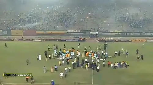 VIDEO Meciul Senegal – Coasta de Fildeș, întrerupt după incidente grave!** Drogba, evacuat din stadion