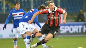 Ambrosini pleacă de la AC Milan după 18 sezoane. Mijlocașul ar putea deveni coleg cu Raț