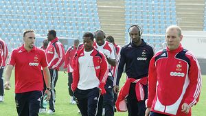 „Cocoșii" n-au dat doi bani pe gazon!