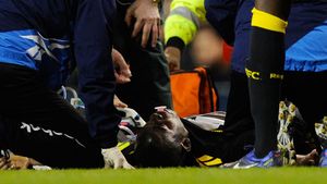 VIDEO Scene horror** la Tottenham - Bolton! Un jucător a căzut pe teren, meciul a fost întrerupt: "N-am văzut niciodată așa ceva pe un teren"