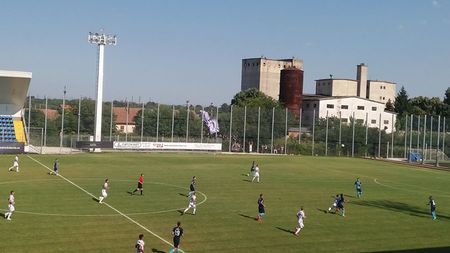 Turris Oltul, încurajată în timpul meciului cu Argeșul cu ”You’ ll never walk alone”, imnul lui Liverpool. Piteștenii sunt susținuți de galerie la Turnu Măgurele