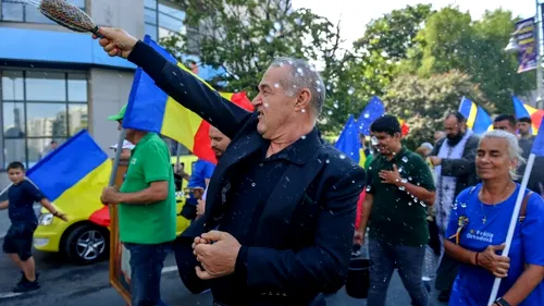 Imaginile momentului cu „trendy” Gigi Becali și „jokerul” Ionuț Luțu! Latifundiarul din Pipera se plimbă cu pieptul umflat și o cruce mare la gât, în timp ce „Hagi-Luțu” cară o pungă plină cu bani | FOTO