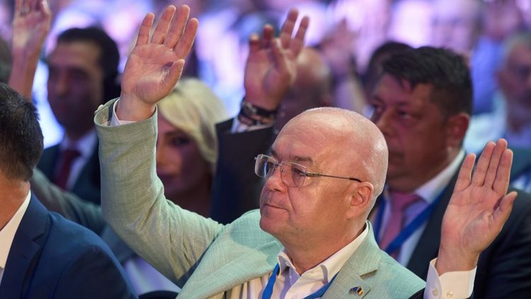 Emil Boc, gafă uriașă despre care vorbește toată România: „Capul sus!”
