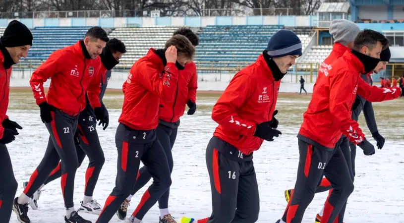 Gloria Bistrița Năsăud s-a reunit și a prezentat cele cinci noutăți din lot. Cristian Pustai, decis să promoveze: ”Vedem ce va fi în play-off, dar în baraj se poate întâmpla orice”