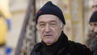„Luați-le telefoanele!”. Becali a dat ordinul pentru fotbaliștii din academia FCSB: „Băi, Gigi, nu mai stau”