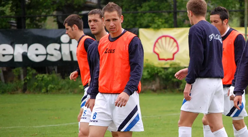 Coconașu,** liber de contract