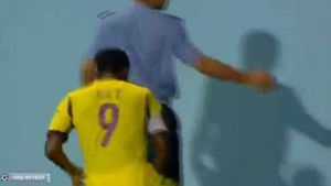 VIDEO Își poate pierde slujba!** Gestul pe care l-a făcut Eto'o la celebrarea unui gol îl poate costa scump pe un polițist