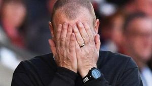 Autodenunț al unui antrenor: "Sufăr de boala pariurilor și a jocurilor de noroc". A fugit din țară, în trecut, după ce a jucat la ruletă banii împrumutați de la bancă