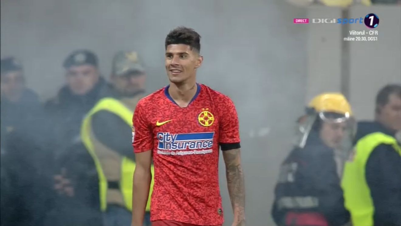 Acesta e gestul de la care a pornit haosul pe Arena Națională! Ce a făcut Florinel Coman. Galeria lui Dinamo a luat foc: "Țiganule" FOTO