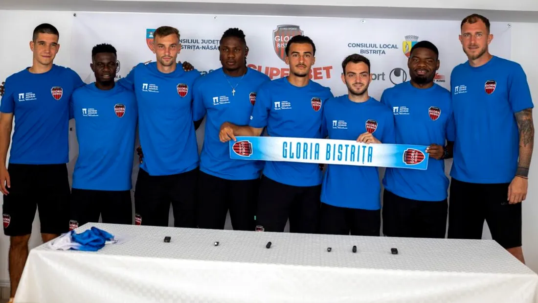 CS Gloria Bistrița și-a prezentat cele opt achiziții pentru Liga 2! Cristian Pustai e mulțumit de noutăți: ”Lotul e complet, suntem pregătiți pentru campionat”