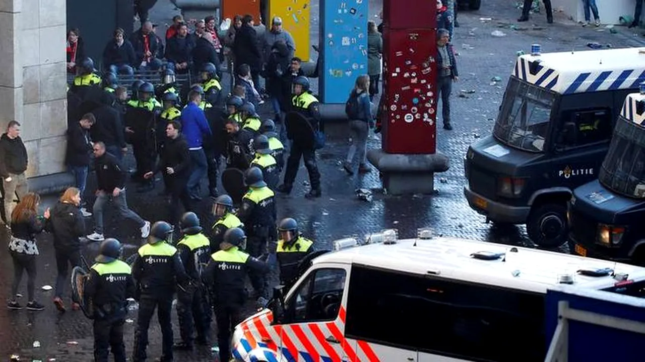Francezii au blocat metroul din Amsterdam, poliția a arestat o 