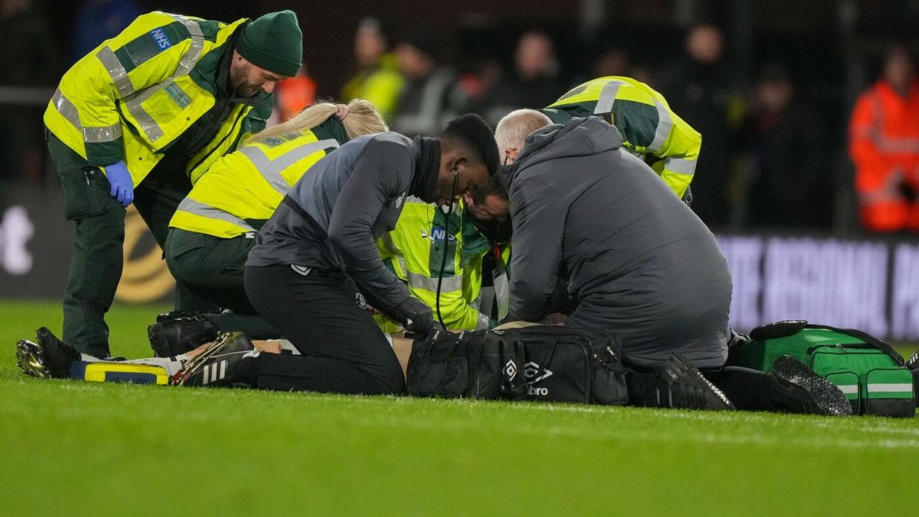 La un pas de tragedie în Premier League. Fotbalistul s-a prăbușit pe teren