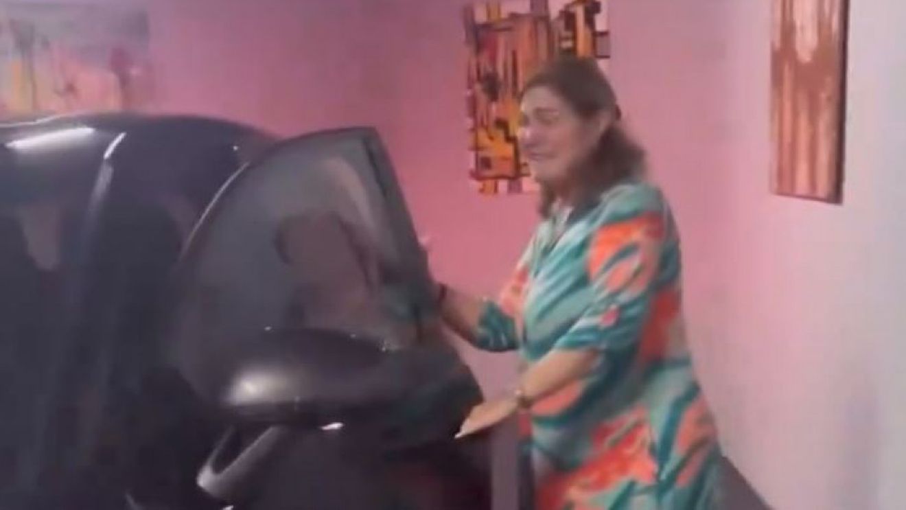 Cristiano Ronaldo i-a făcut cadou mamei lui un Porsche Cayenne! Cum a reacționat femeia când a văzut „bestia” cu fundă roșie