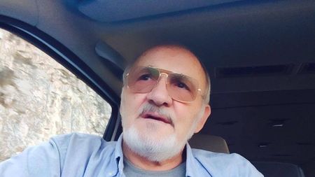 VIDEO | Cum a fost păcălit Gheorghe Gruia de autorități în 1973 și blocat apoi să plece în Germania. Cinci ani mai târziu a decolat în necunoscut, în Mexic, de unde a mai revenit doar ocazional în România, prima dată în 1998 la "Surprize, Suprize!"