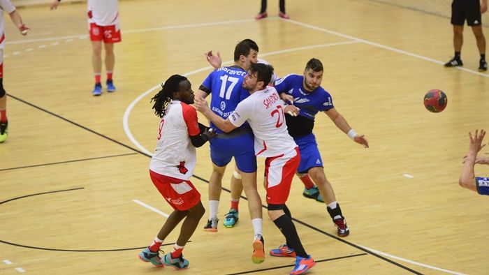 Minaur Baia Mare s-a calificat în finala Ligii Naționale, după o victorie dramatică, la aruncările de la 7 metri: 27-24 cu Dinamo. Bucureștenii au ratat finala din cauza unei "bolte" la ultima aruncare din prima serie de execuții