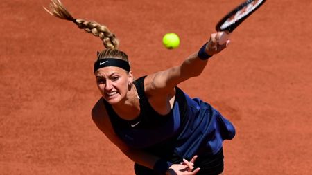 Incident straniu la Roland Garros! Petra Kvitova s-a accidentat la conferința de presă și s-a retras din turneu