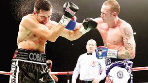 Froch și-a apărat centurile, după o victorie controversată! Bute: "Meciul nu trebuia oprit"