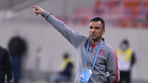 Toni Petrea știe cum să o blocheze pe Gaz Metan. „Trebuie să fim atenți!” Ce se întâmplă cu jucătorii accidentați de la FCSB | VIDEO