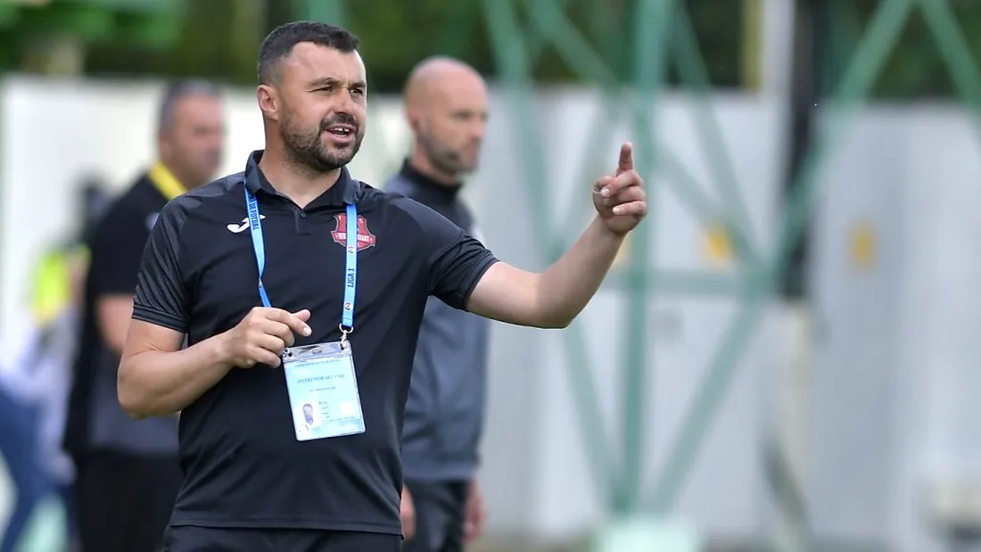 VIDEO | Eugen Beza a rupt tăcerea, după barajul care i-a adus echipei FC Hermannstadt retrogradarea în Liga 2.  Antrenorul nu regretă experiența ca ”principal” la trupa sibiană, ce ar schimba la dubla cu CS Mioveni, dezamăgirea față de galerie, scuzele pentru suporteri și situația sa actuală