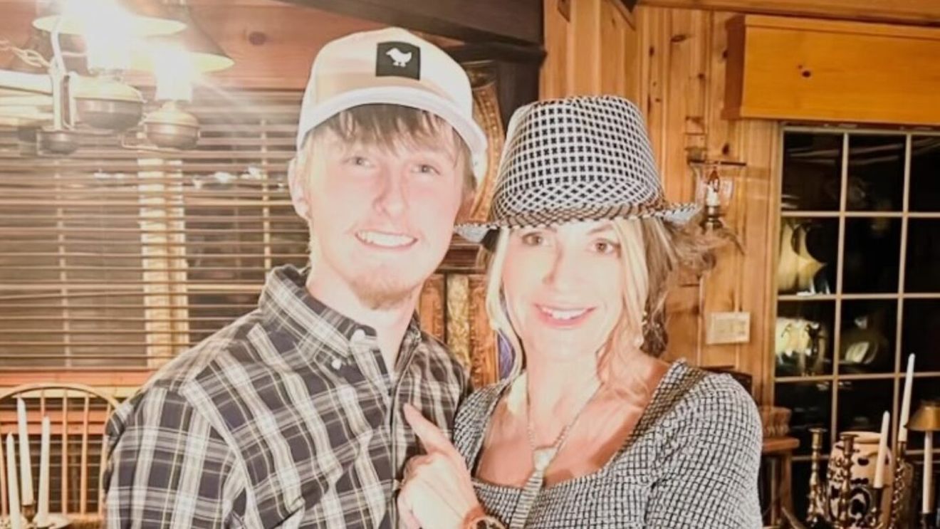 Fiul Nadiei Comăneci, angajat într-un atelier auto: "Şi-a ales alt drum"