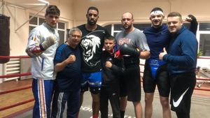 Boxerii din lotul ”tricolor”, fanii lui Benny! Meciul cu Badr Hari, în pericol din cauza pandemiei de coronavirus | FOTO