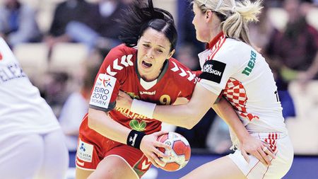 Thriller în lacrimi!** Paula Ungureanu s-a accidentat grav! România-Croația 31-22