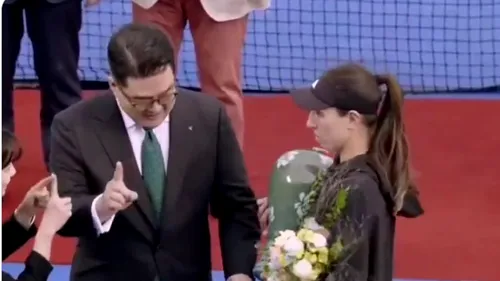 Momente bizare după ce Jessica Pegula a câștigat turneul de la Seul! Gestul controversat cu degetul făcut de numărul 4 WTA, chiar la îndemnul organizatorilor | VIDEO