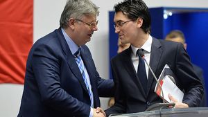 Plecarea lui Ponta va fi urmată de schimbări mari la Ligă și la federație, anunță Dragomir. Iorgulescu ar fi fost protejat de controale cât a fost Ponta premier: "Consiliul Concurenței nu va mai fi oprit. Încep să expire multe și la Ligă, și la FRF"