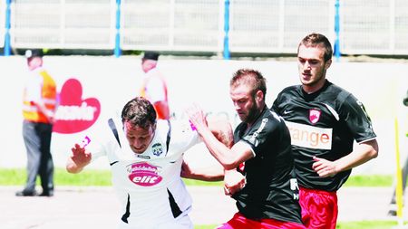 Vești proaste pentru "câini"! Pulhac, out tot turul! Ce variante de rezervă are Ciobotariu