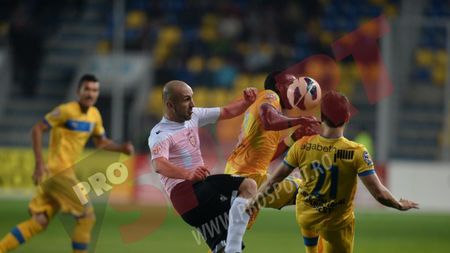 Blocați de noua 'autobază'! 11 metri ratat și multe ocazii uriașe pentru "lupi"! Petrolul - ACS Poli 0-0. VIDEO rezumat