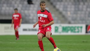 Transferul lui Tahar este aproape rezolvat. Ioan Horoba: "Jucătorul m-a anunțat că s-a înțeles cu ei". UPDATE | Argăseală: "Mâine face vizita medicală"