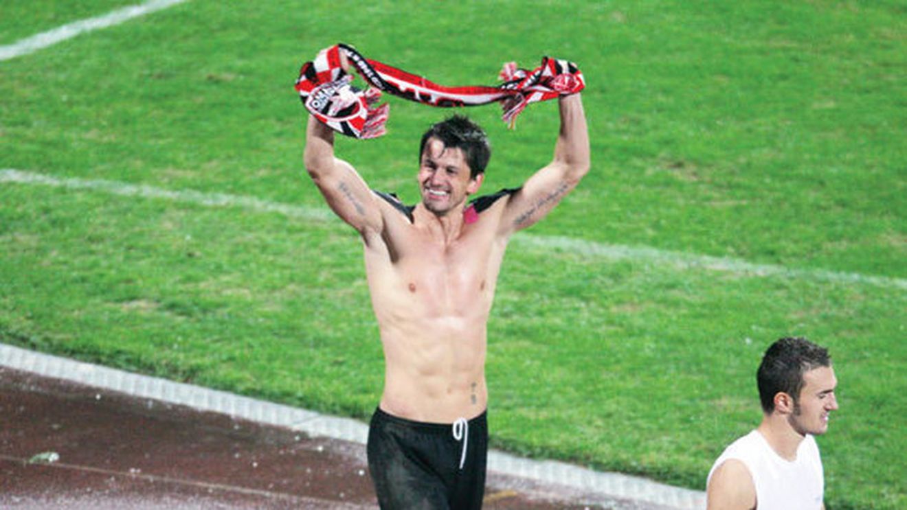 Lecția unui portar pentru tinerii fotbaliști. Câte abdomene face "Ema" Dolha în fiecare zi, la 39 de ani: "Muncește enorm, e plin de mușchi! Nici președintele României nu e așa de greu de găsit"