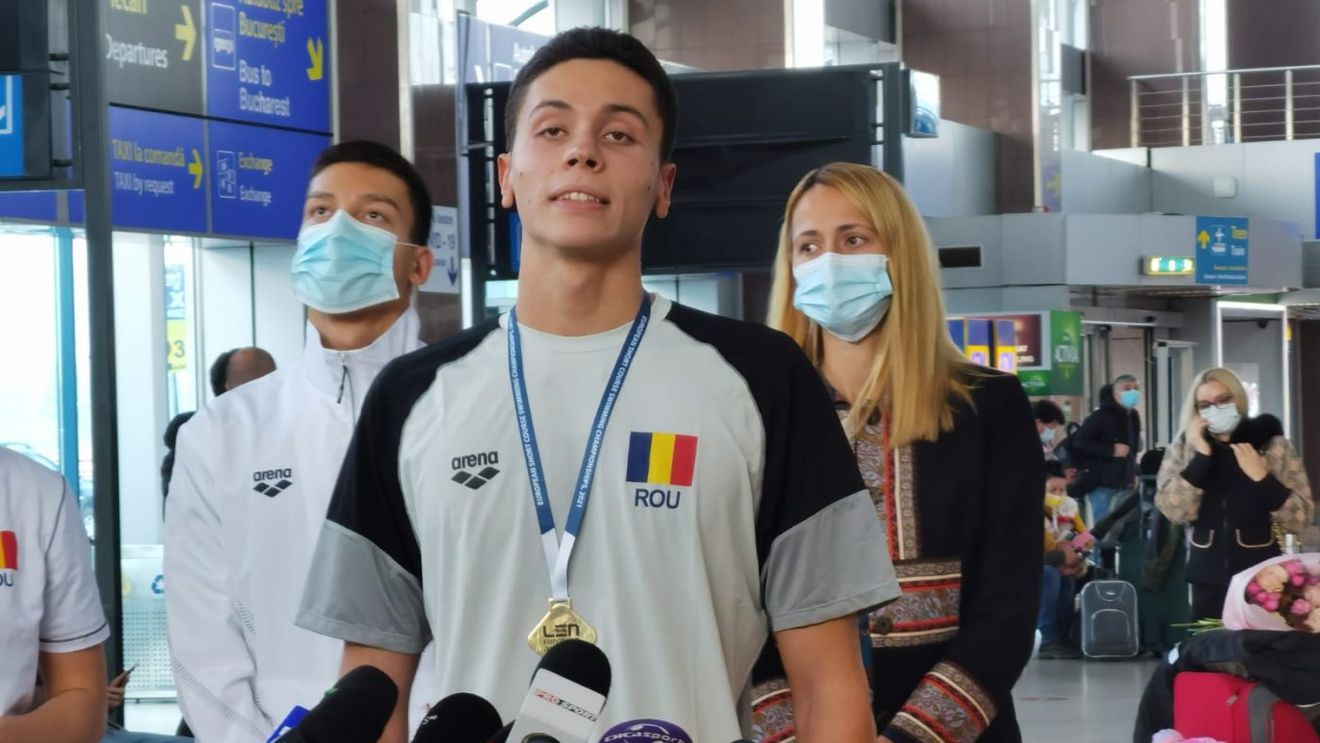 David Popovici, după revenirea în țară de la Europenele de Natație de la Kazan: „M-am distrat, tot concursul a fost pentru a câştiga mai multă experienţă" | FOTO