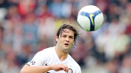 Cristi Chivu revine pe teren