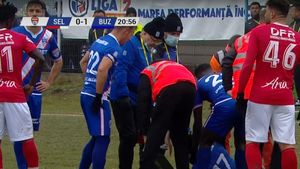 Momente delicate în Liga 2 din România! Doi jucători s-au lovit cap în cap și au fost aproape să producă o tragedie! Medicii au intervenit de urgență | VIDEO