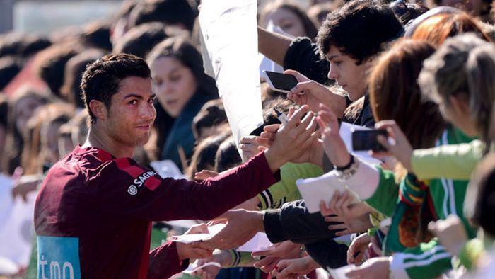 VIDEO Gestul ăsta concurează cu toate urările primite de Hagi de ziua lui!** Ronaldo a primit cel mai neașteptat cadou la 28 de ani
