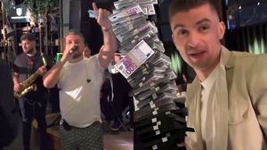 Jucătorii naționalei României n-au ascultat doar manele la petrecerea pentru calificarea la EURO 2024! „Adi de la Vâlcea a cântat din repertoriul lui Ramazzotti”. VIDEO