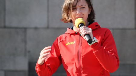 EVENIMENT |  Steaua CSM EximBank și-a deschis magazinul oficial. Ana Maria Brânză i-a susținut pe baschetbaliști: "Nu mă gândesc să mă întorc cu mâna goală de la JO"