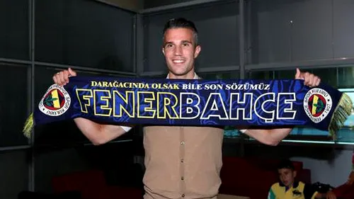 VIDEO | Atmosferă incendiară la sosirea lui Van Persie în Turcia: 